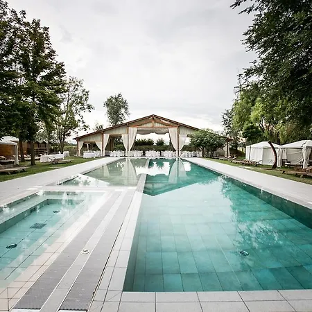 Agriturismo Capriata Shore Club Lantgård *